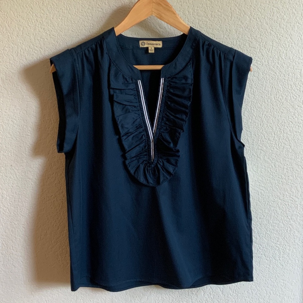NWT Democracy Navy Ruffle V Neck Top Sleeveless Blouse Women’s Small S